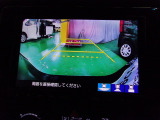 バックカメラの画像です。ガイドラインがスムースな車庫入れをサポートいたします。車庫入れの安心感がアップしますね。