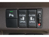 便利な両側パワースライドドア搭載で運転席で開閉出来ます。