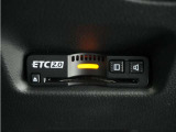 ◆ETC2.0装着◆進化したドライブ体験。料金収受システムだけだったETCが生まれ変わって、高速道路を賢く使うETC2.0に進化しました。多彩な情報サービスが便利で快適なドライブ体験を提供します。