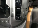 シフトレバー操作部。シフト連動パーキングブレーキ&オートブレーキホールド機能付きで運転が快適に&hellip;♪