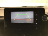 【バックモニター】駐車時に後方がリアルタイム映像で確認できます。大型商業施設や立体駐車場での駐車時や、夜間のバック時に大活躍!運転スキルに関わらず、今や必須となった装備のひとつです!