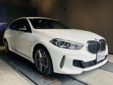 【BMWの伝統-1】BMWの特徴的な&ldquo;キドニーグリル&rdquo;は、80年以上続く伝統の形でございます。変わらないこだわりのデザインが、プレミアムブランド&ldquo;BMW&rdquo;を創り出します。
