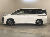 両側パワースライドドア付きだから、狭い駐車スペースなどでの 乗り降りラクラク!小さなお子さまのいるご家庭には嬉しい装備。