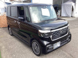 自社整備工場で点検整備をおこなってからお渡ししています。車検が残っている場合は『12ヶ月点検整備』を、車検整備付きの場合は『車検整備』をおこないます。整備費用は車両本体価格に含まれています。