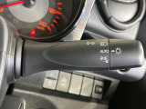 【オートライト】周りの明るさに応じて自動でヘッドライトの点灯・消灯ができる機能です!ライトの付け忘れ・消し忘れなどが無くなり、雨の日や夕方の走行も安心!トンネル通過時も便利ですね♪