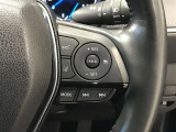 【ステアリングスイッチ】前方から目を離すことなく操作することが可能です。
