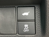 【パワーバックドア】スマートキーや運転席のボタンを押すだけでリアゲートが自動で開閉します!荷物を持っている時や、高い位置にあるバックドアを閉める際に便利な機能です♪