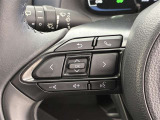 運転中、オーディオの操作をしてて、ハッとしたことはありませんか?ステアリングスイッチは、運転中でもハンドルでオーディオの操作が可能です。安全なドライブをサポートします。