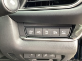 各種機能の切替スイッチは運転席パネル下に集約されています。任意で切り替え可能なため状況に合わせてお使いください。