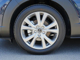 18インチ純正アルミホイールを装備。タイヤサイズは215/55R18となります。