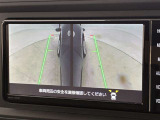 幅も大きいクルマなので、すれ違いも心配ですよね。バックカメラだけでなく、サイドカメラも装備しています。裏道のすれ違いの時なども、活躍してくれます。