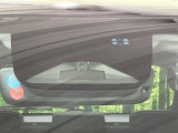 【ホンダセンシング】走行中に前方の車両等を認識し、衝突しそうな時は警報とブレーキで衝突回避と被害軽減をアシスト。より安全にドライブをお楽しみいただけます。
