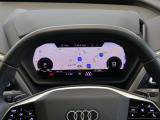 高解像度ディスプレイにナビゲーション、アシスタンスの作動状況、オーディオ、車両情報などを表示。マルチカラーアンビエントライティング*は好みに合わせて光の色彩を調整できます。