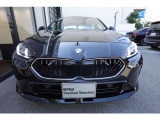 BMWの代名詞の【キドニーグリル】グリルが腎臓のように見えるので【キドニー】と呼ばれるようになりました。一目見ただけでBMWであると認識できる確固たるアイコンとして存在感を放ちます。