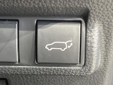 【パワーバックドア】スマートキーや運転席のボタンを押すだけでリアゲートが自動で開閉します!荷物を持っている時や、高い位置にあるバックドアを閉める際に便利な機能です♪