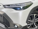【LEDヘッドライト】悪天候や夜間走行時も良好な視界を確保し安心して運転できる高輝度LEDヘッドライトを装備!点灯速度が早く、消費電力も抑えられています。