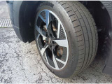 タイヤサイズは225/45R18です