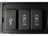 スマートフォンなどの音楽再生が可能なUSB接続ジャック装備車両です♪♪♪