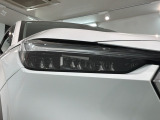 LEDヘッドライトは、点灯の瞬間から最大光量を発揮し、突然暗くなるトンネルなどでの安定感を高めます。