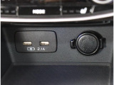 USB 5V電源を取る事が出来ます。携帯電話・スマートフォン・タブレット端末の充電可能です。