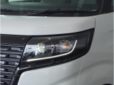 【ヘッドライト】省電力で長寿命の明るく運転しやすいLEDヘッドランプです。明るく照らすので暗い夜道からお客様を守ってくれます。お近くのスズキ自販島根までお越しください。