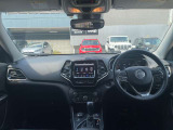 見晴らしの良い運転席で、室内空間も広くなっております。