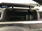 助手席アッパーボックス。