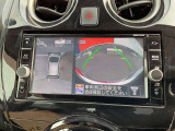 上から丸見えアラウンドビュー!車を真上から見下ろした様な映像を映し出すアラウンドビューモニター。これで車庫入れもラクラク。