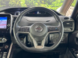 【純正革巻きステアリング】上質な革を使用することで、手にしっかり馴染みとても運転しやすいハンドルです♪