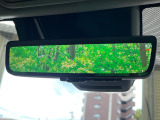 【デジタルインナーミラー】後席の大きな荷物や同乗者で後方が確認しづらい時でも安心!カメラが撮影した車両後方の映像をルームミラー内に表示。クリアな視界で状況の確認が可能です!