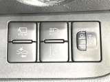 【トヨタセーフティセンス】走行中に前方の車両等を認識し、衝突しそうな時は警報とブレーキで衝突回避と被害軽減をアシスト。より安全にドライブをお楽しみいただけます。