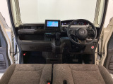 【前方視界】開放的な前方視界!運転がしやすく疲れにくいです♪窓が大きく、見通しがとっても良いおクルマですよ♪