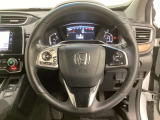 ハンドルにHondaセンシング系のクルーズコントロールやレーンキープアシストなどのスイッチと、オーディオの操作スイッチが装備されています。ハンドルから手を離さず安全に操作できます。