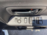 ミラー調整からPWのスイッチまで、視界管理に必要なボタンは一か所に集まっているので操作に悩まなくていいんです。