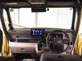 【前方視界】開放的な前方視界!運転がしやすく疲れにくいです♪窓が大きく、見通しがとっても良いおクルマですよ♪