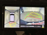 【パノラミックビューモニター】専用のカメラにより、上から見下ろしたような視点で360度車の周囲を確認することができます。