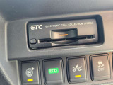 ETCならこんな利点が!!1. キャッシュレスシステムで、現金などを用意する必要無し!2. 料金所をノンストップで通過できます。
