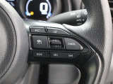 レーダークルーズコントロール使用時に、同一車線内中央を走行できるよう操舵を支援するレーントレーシングアシスト[LTA]が装着されています。