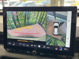 【パノラミックビューモニター】専用のカメラにより、上から見下ろしたような視点で360度クルマの周囲を確認することができます☆死角部分も確認しやすく、狭い場所での切り返しや駐車もスムーズに行えます。