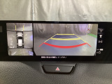 狭い場所での駐車やすれ違いなどでより的確な運転操作に役立つ360&deg;ビューモニターが装備されています。