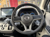 ハンドルは軽やかに回り、気持ちよく運転が出来ます。