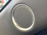 【BOSE】車の音響特性に合わせて開発された、高性能スピーカー。車外の騒音に悩まされることなく、快適に聴こえるように調整され、車内だからこそ楽しめるサウンドを体感できます♪
