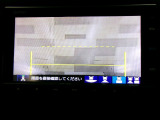バックカメラの画像です。ガイドラインがスムースな車庫入れをサポートいたします。車庫入れの安心感がアップしますね。