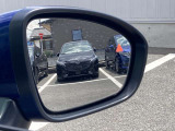 車線変更を行う際、後方から車両が接近していたらランプが点灯してお知らせしてくれます。