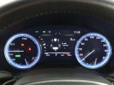 とっても見やすいメーターです。夜間時はラグジュアリーな気分にさせてくれる照明が魅力ですので、夜のドライブも楽しみになりますよ♪