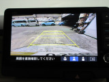 バックカメラの画像です。ガイドラインがスムースな車庫入れをサポートいたします。車庫入れの安心感がアップしますね。