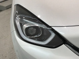 LEDヘッドライトは、点灯の瞬間から最大光量を発揮し、突然暗くなるトンネルなどでの安定感を高めます。