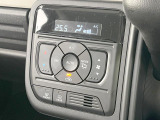 【オートエアコン】一度お好みの温度に設定すれば、車内の温度を検知し風量や温度を自動で調整。暑い&hellip;寒い&hellip;と何度もスイッチ操作をする必要はありません。快適な車内空間には必須の機能ですね♪