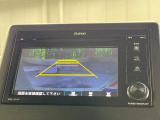 【バックカメラ】駐車時に後方がリアルタイム映像で確認できます。大型商業施設や立体駐車場での駐車時や、夜間のバック時に大活躍!運転スキルに関わらず、今や必須となった装備のひとつです!