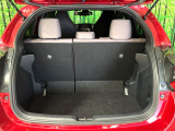 積み下ろしのしやすいデッキにはたっぷりと荷物を積み込んでいただけます。遊びから仕事まで、様々なシーンで頼れます♪